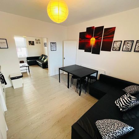 Safari Apartment, Free Parking, 10Min Walk To Blackpool Tower, Sleeps 12 Екстер'єр фото