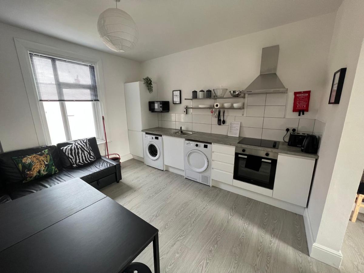 Safari Apartment, Free Parking, 10Min Walk To Blackpool Tower, Sleeps 12 Екстер'єр фото
