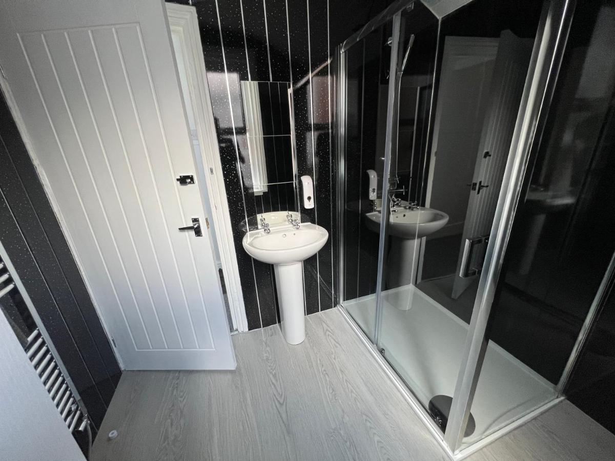 Safari Apartment, Free Parking, 10Min Walk To Blackpool Tower, Sleeps 12 Екстер'єр фото