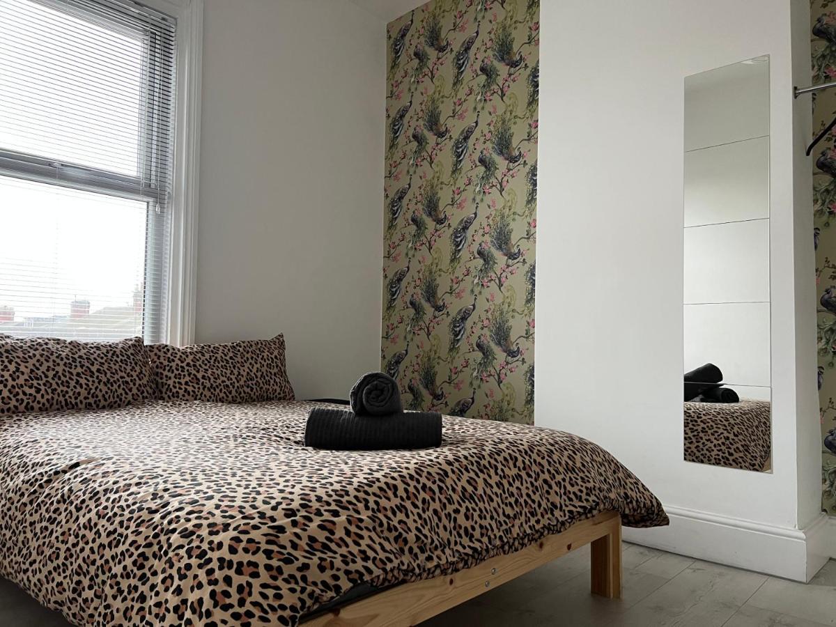 Safari Apartment, Free Parking, 10Min Walk To Blackpool Tower, Sleeps 12 Екстер'єр фото
