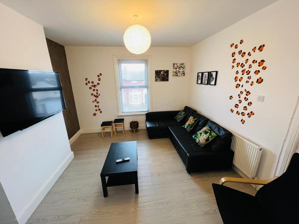 Safari Apartment, Free Parking, 10Min Walk To Blackpool Tower, Sleeps 12 Екстер'єр фото