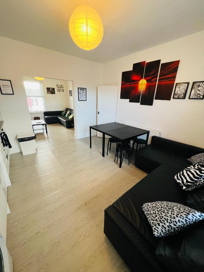 Safari Apartment, Free Parking, 10Min Walk To Blackpool Tower, Sleeps 12 Екстер'єр фото