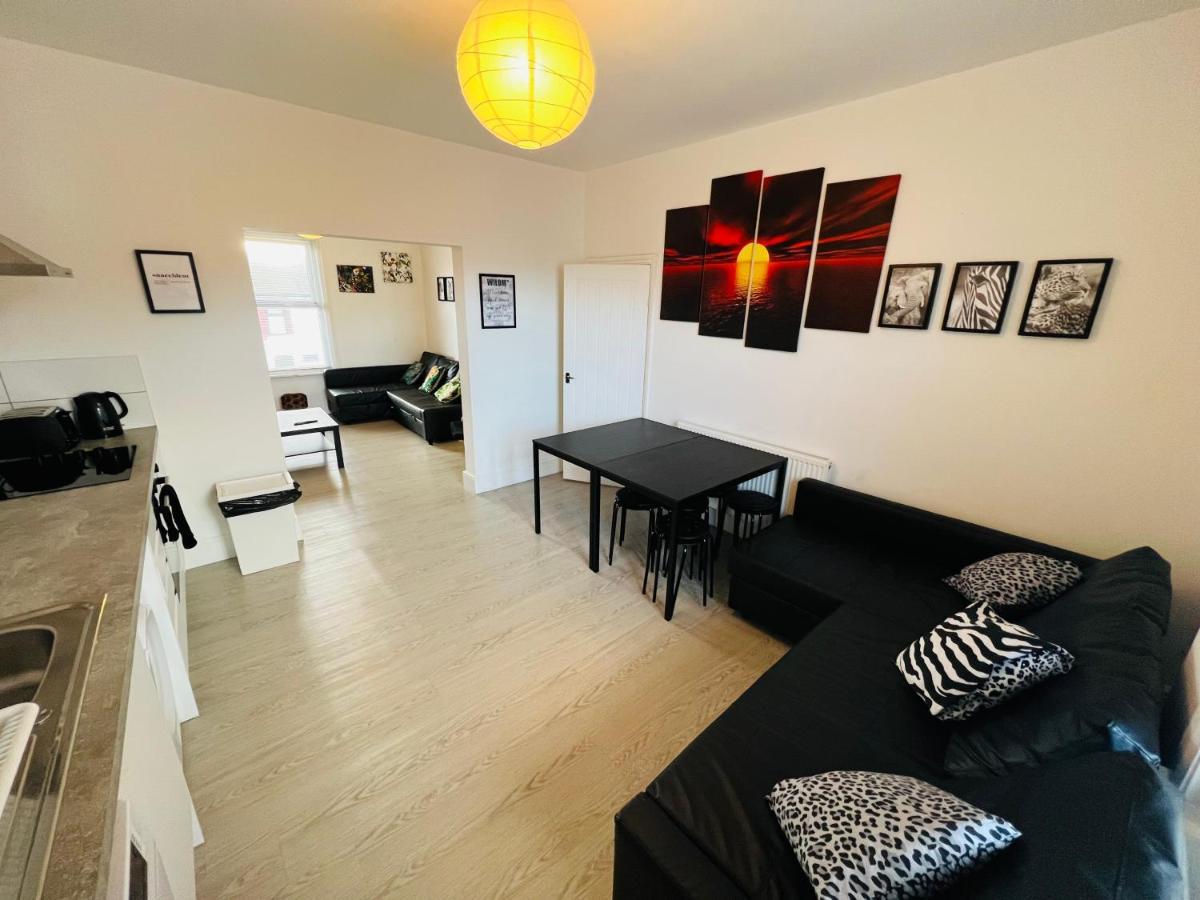 Safari Apartment, Free Parking, 10Min Walk To Blackpool Tower, Sleeps 12 Екстер'єр фото