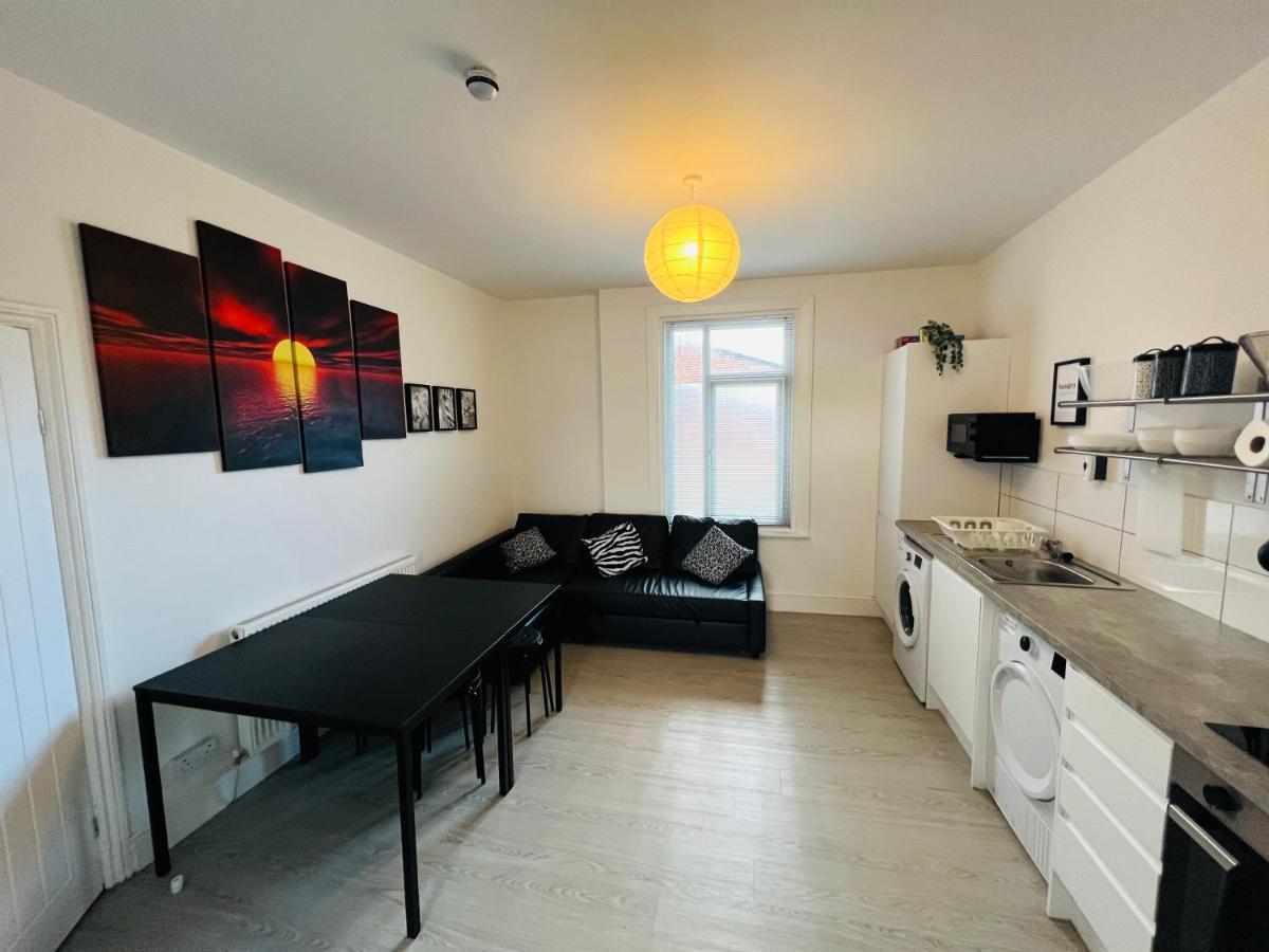 Safari Apartment, Free Parking, 10Min Walk To Blackpool Tower, Sleeps 12 Екстер'єр фото